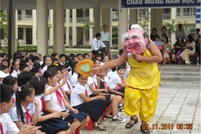 Tổ chức thi làm lồng đèn trung thu 2011